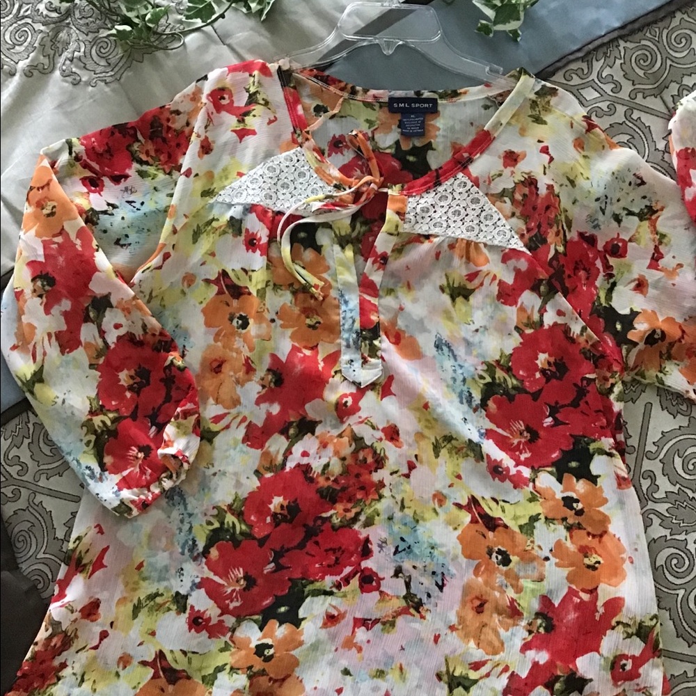 Sheer, printed top 🌸